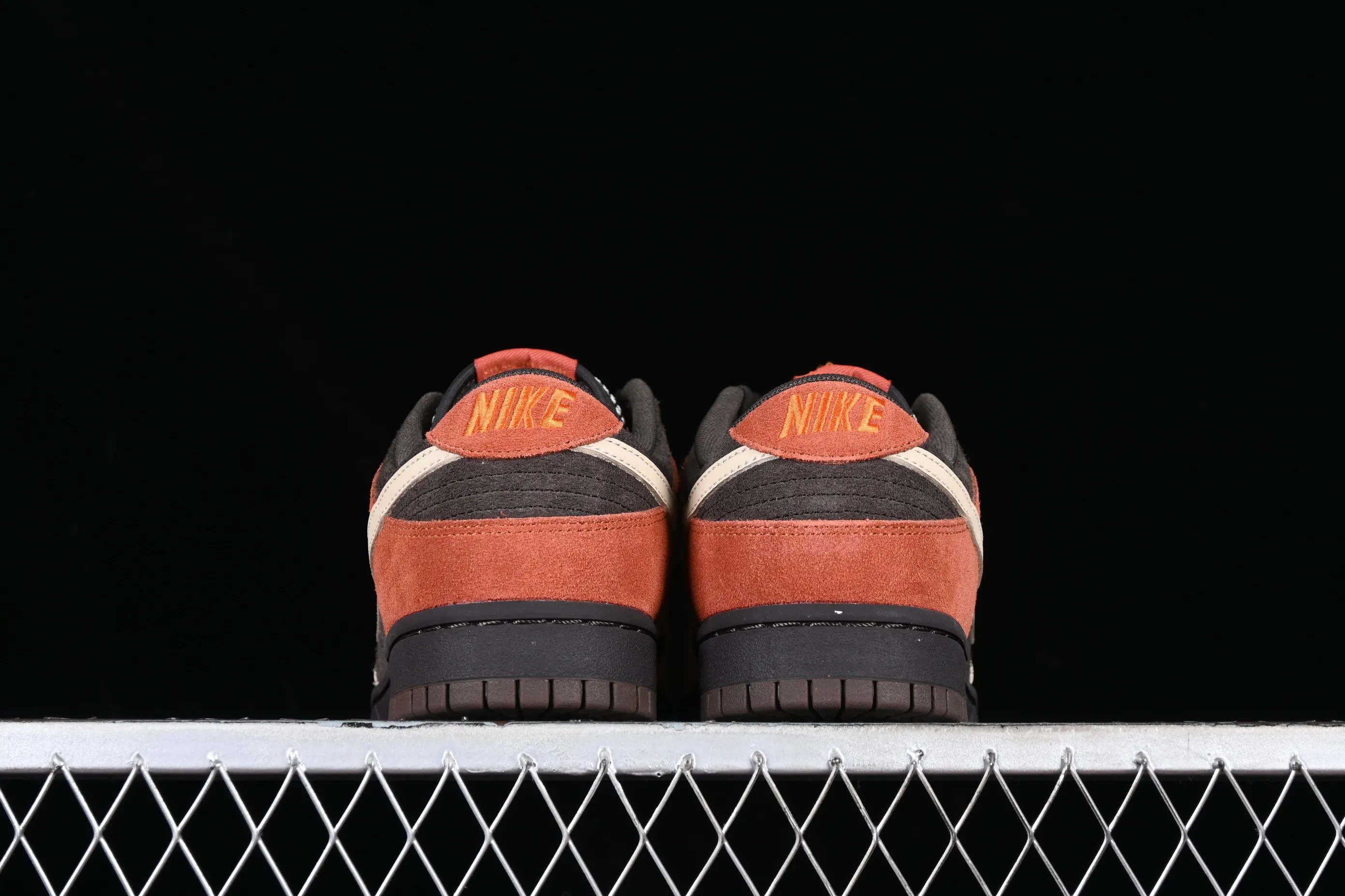All categories Nk SB Dunk series Nk SB Dunk Low low-top sneakers M version pure original Nk Dunk Low "Red Panda" Red Panda SB low-top sports and leisure sneakers FV0395-200
